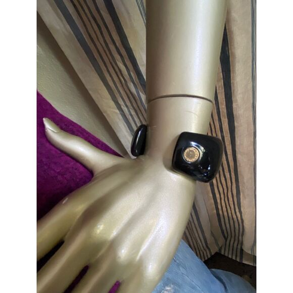 NWT Marc by Marc Jacobs Pearl Encrusted Logo Black Resin Cuff Bracelet - Picture 3 of 5